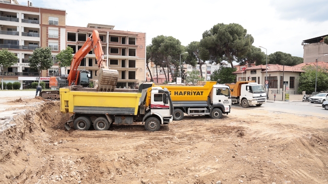 İncirliova'nın yeni meydan Projesi'nde ilk kazma vuruldu