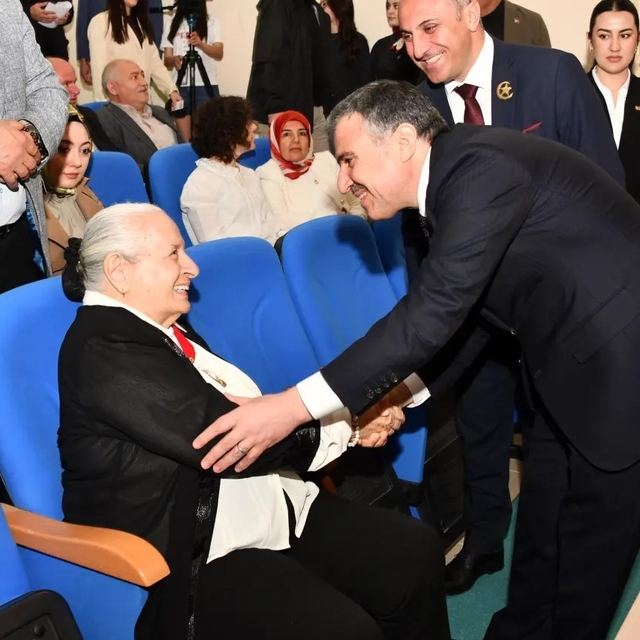 Kazım Karabekir'in kızı Gümüşhane'de gençlerle buluştu