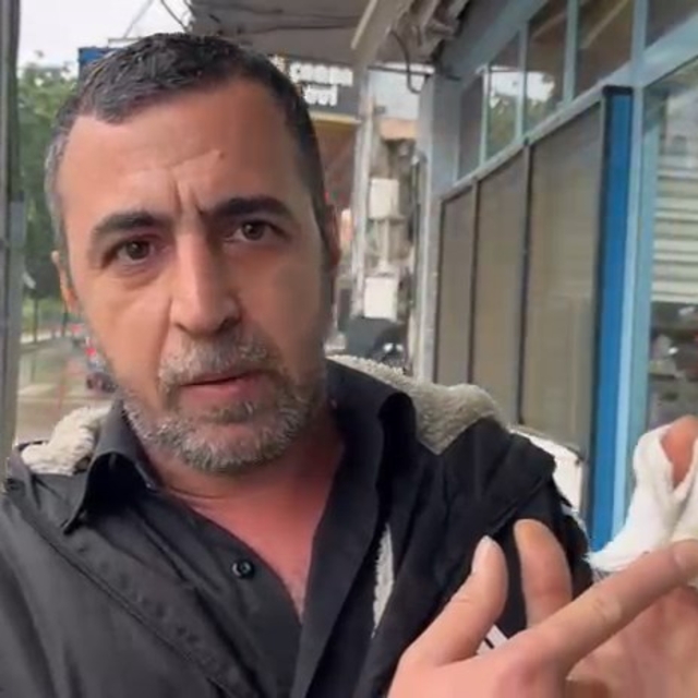 Hafif ticari aracın anne ve çocuğunu altına alıp, sürüklediği kaza kamerada...