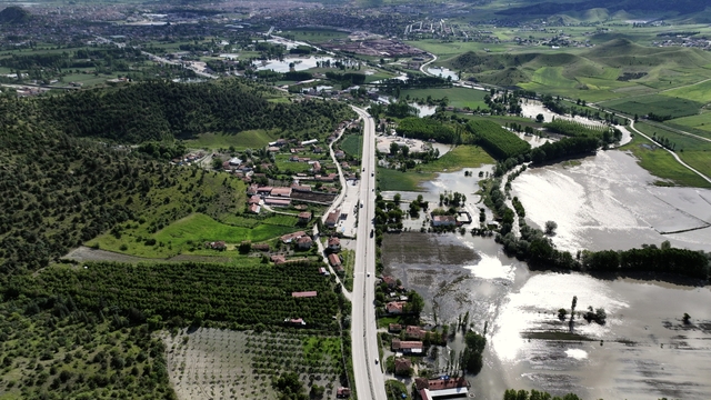 Tokat'ta taşkın nedeniyle tarım arazileri sular altında kaldı