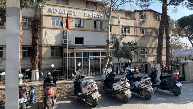 Alaşehir'de 21 kök kenevir ele geçirildi