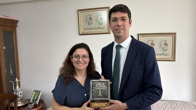 Türkiye'nin doktora yapan ilk işitme engelli bireyi olan Burak Uyanık ile eşi Gamze yılın ailesi seçildi
