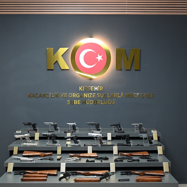 Kırşehir'de kaçak silah operasyonu: 1 gözaltı
Operasyonlarda çok sayıda sil...