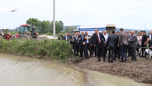 Bafra Ovası'nda çeltik tohumları dron ile toprakla buluşturuluyor