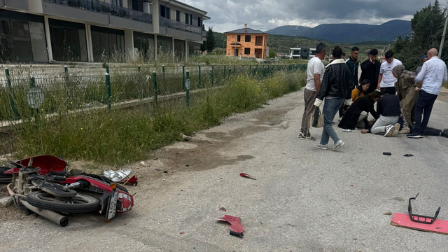 Denizli'de hafif ticari araçla çarpışan motosikletin sürücüsü öldü
