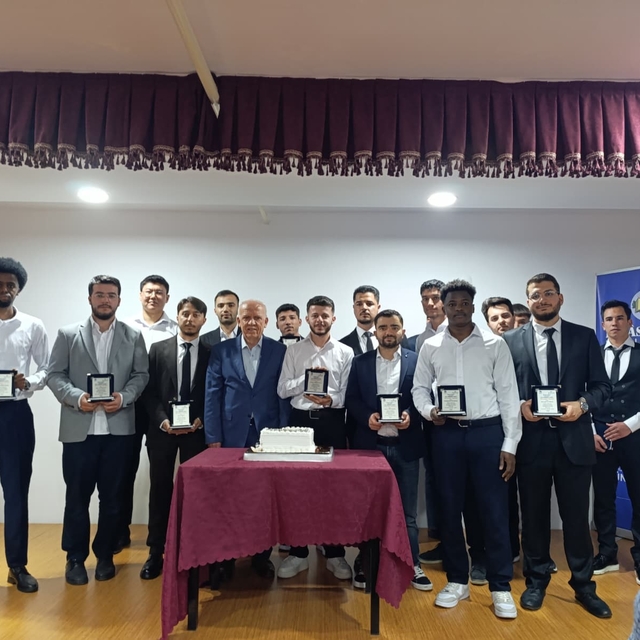İhlas Vakfı Sıla Öğrenci Yurdu'nda öğrencilerin mezuniyet heyecanı