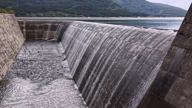 Almus Barajı'nda taşkın alarmı: Turhal'da esnaf kepenk kapattı (3)