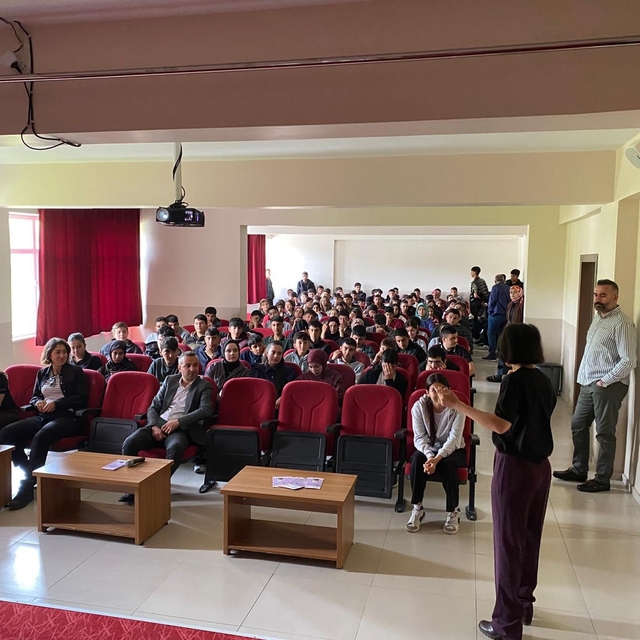 Çemişgezek'te akran zorbalığına karşı bilinçlendirme eğitimi