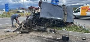 Bingöl'de hayvan yüklü kamyon otomobillere çaptı: 1'i ağır 2 yaralı