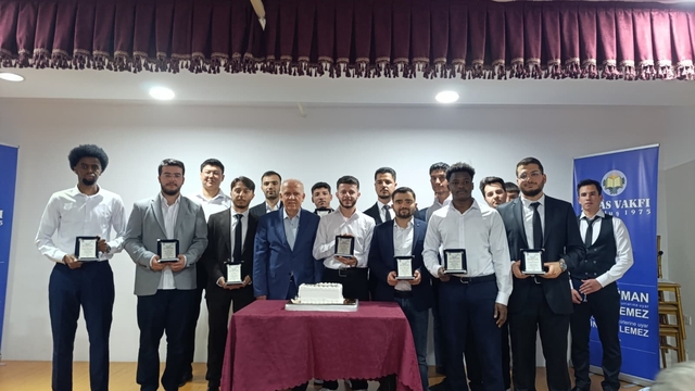 İhlas Vakfı Sıla Öğrenci Yurdu'nda öğrencilerin mezuniyet heyecanı