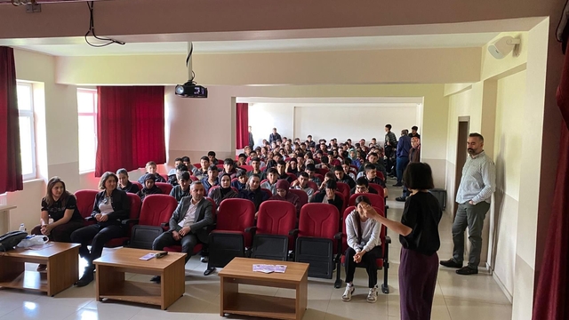 Çemişgezek'te akran zorbalığına karşı bilinçlendirme eğitimi