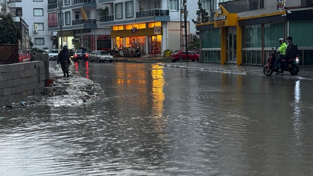 Hatay'da sağanak hayatı olumsuz etkiledi