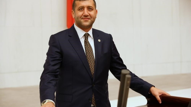 Baki Ersoy: "TMSF'nin bir lig içerisinde 2 kulübü yönetme yetkisi yok"
MHP Kayseri Milletvekili Baki Ersoy:
"Türkiye Futbol Federasyonunu futbolu seven insanlar olarak desteklemiş kişileriz ama ortada da gerçekler var"