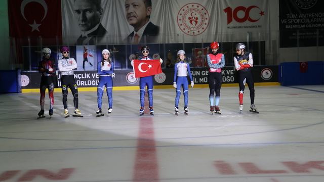 Samsun'da "19 Mayıs" etkinlikleri kapsamında "Buz gösterisi" düzenlendi