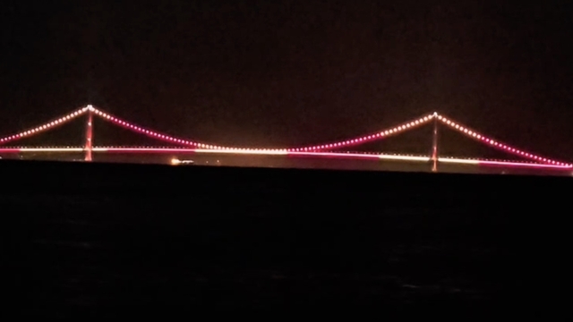 Çanakkale Köprüsü sarı kırmızılı renklerle aydınlatıldı