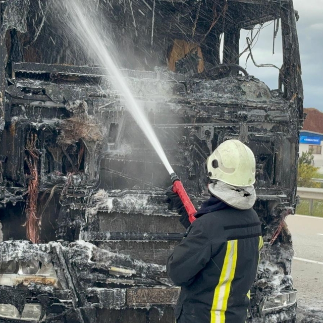 Kırıkkale'de seyir halindeki TIR'da çıkan yangın söndürüldü