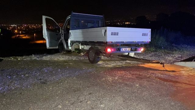 Direksiyon hakimiyetini kaybeden alkollü sürücü şarampole uçtu