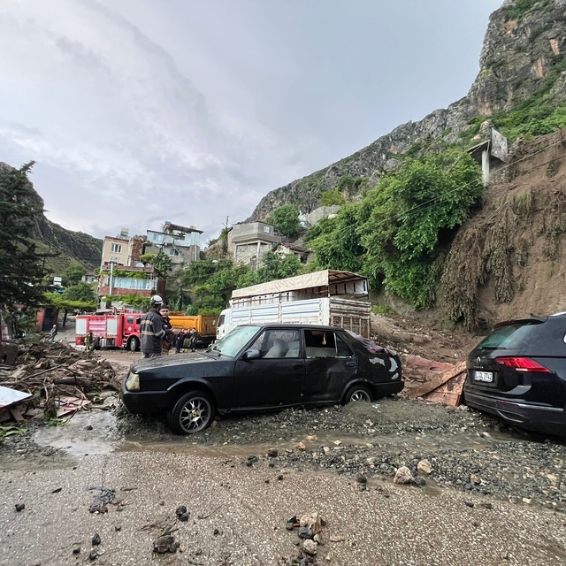 Hatay'da sağanak yağış nedeniyle müstakil ev çöktü: 1 ölü, 2 yaralı