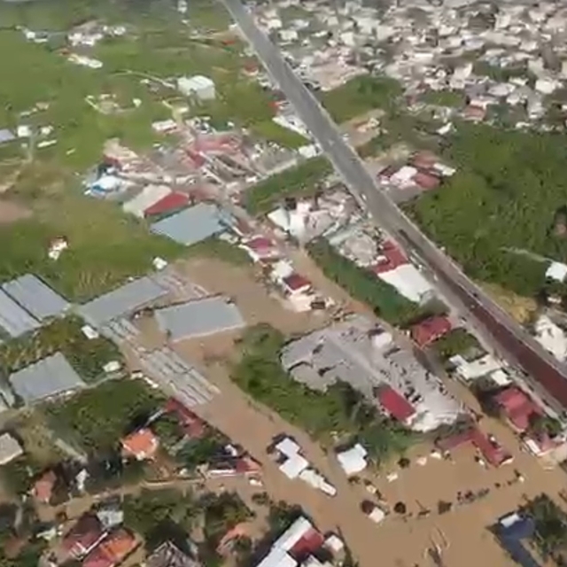 Hatay'da sağanak; köprü çöktü, araçlar sürüklendi (4)