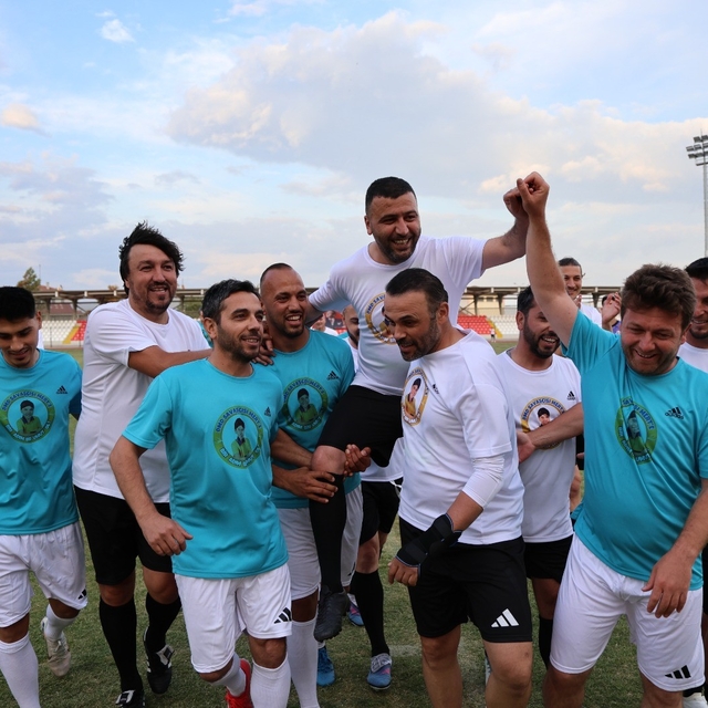 Sökespor altyapısında futbola başlayan Taşdemir, sahalara veda etti