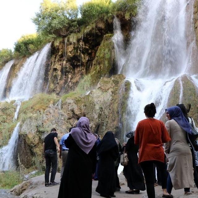 Kar suları Girlevik Şelalesi'ni coşturdu
