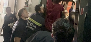 İtfaiye erlerinin en zor anı: Gözyaşları içinde haykıran gencin sıkışan kol...