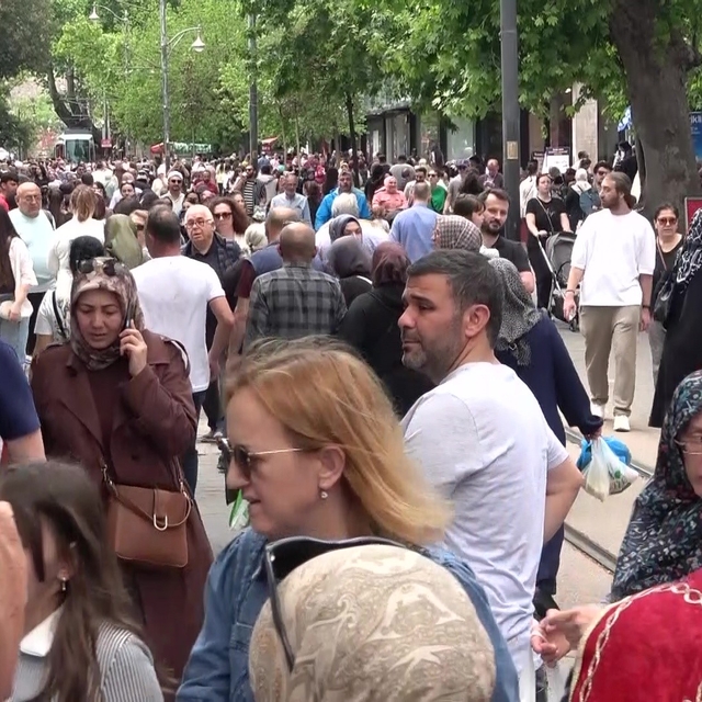 Bursa'da bayram yoğunluğu başladı: Kasapta da şekercide de hareketlilik yaş...