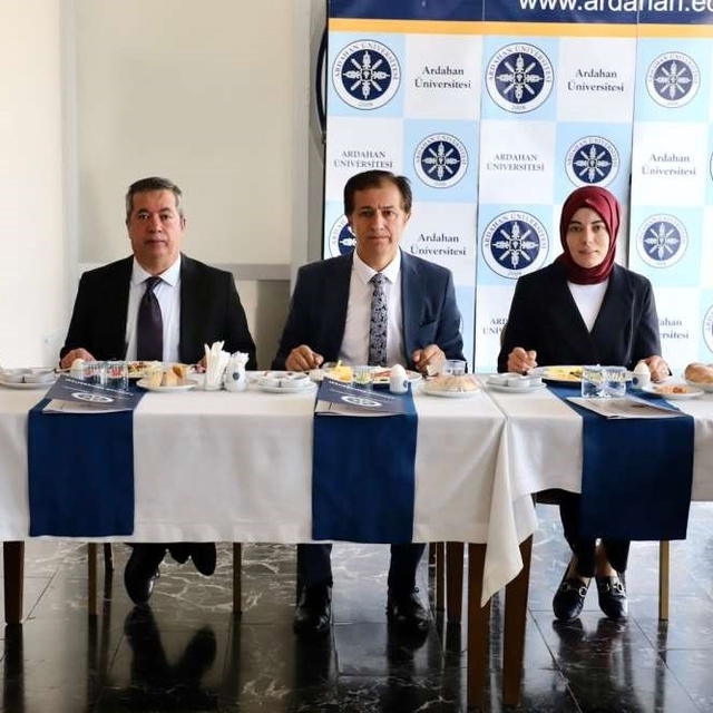 Rektör Emiroğlu Basınla Buluştu