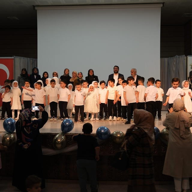 4-6 yaş Kur'an kursunda mezuniyet coşkusu