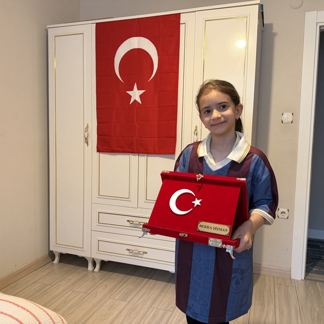 Kavanozda biriken iyilik ödülsüz kalmadı; 9 yaşındaki Berra'ya sürpriz