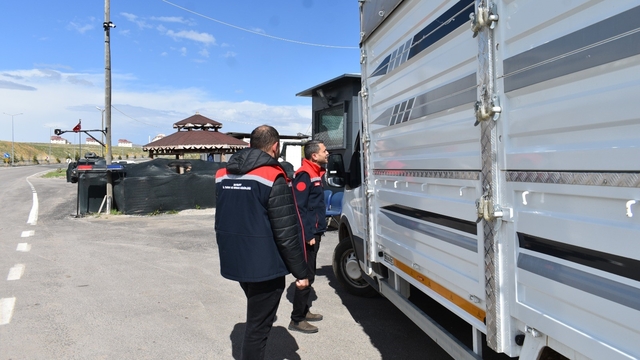 Bayburt'ta bayram öncesi hayvan sevkiyatlarına sıkı denetim