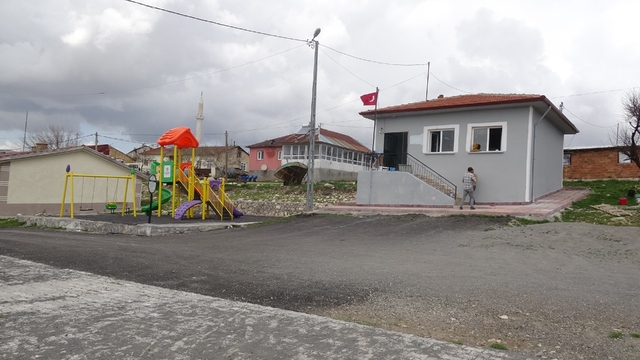 Jandarmadan köy okuluna destek