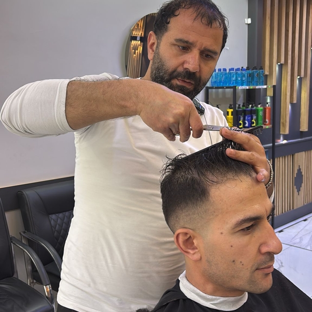 Sivas'ta bayram öncesi berberlerde yoğunluk yaşanıyor