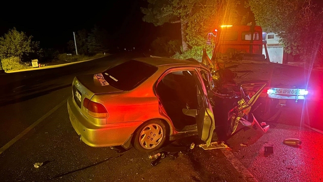 Isparta'da alkollü sürücünün kullandığı otomobil park halindeki araçlara çarptı: 5 yaralı