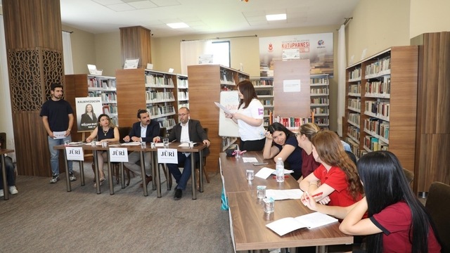 Gençlik Evi'nde fikirler yarıştı