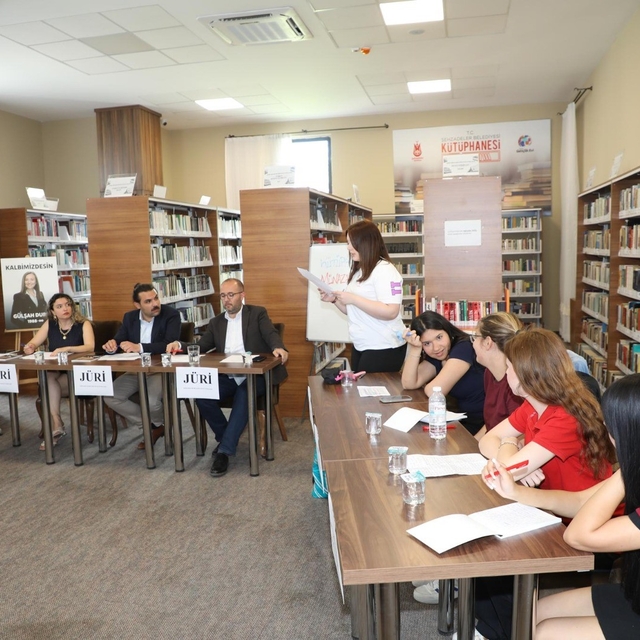 Gençlik Evi'nde fikirler yarıştı