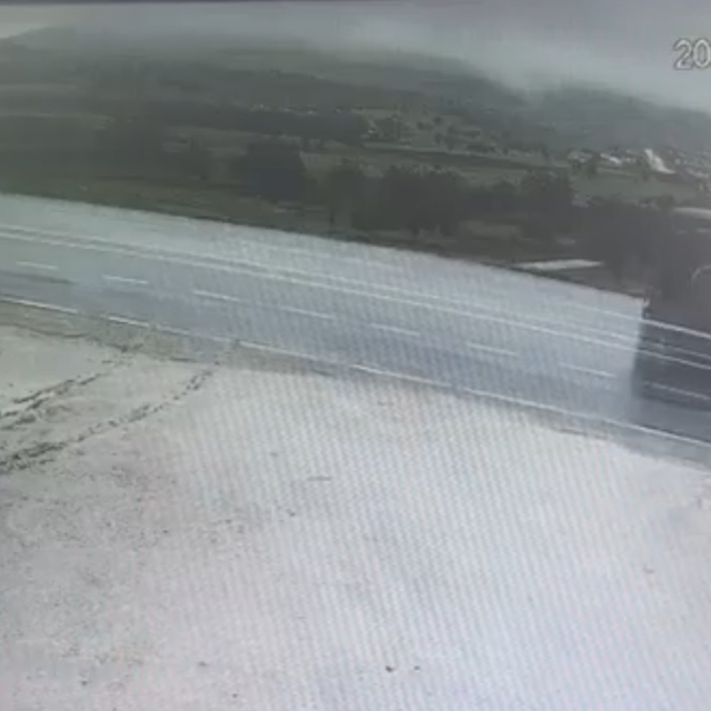 Minibüs şarampole devrildi; 2 yaralı