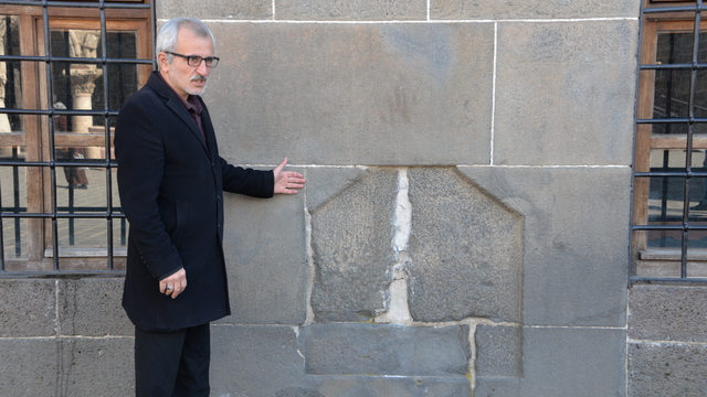 'Diyarbakır'da tarihi Ulucami'nin duvarlarındaki 2 boşluk, kayıp kitabelere işaret ediyor'