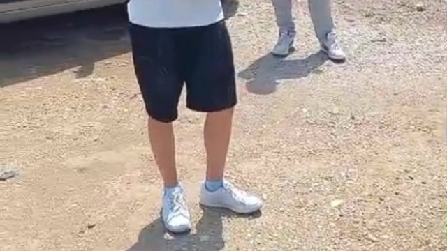 Polisin plakalı neden kapattın sorusuna "Ceza yazıyorlar" cevabını verdi
14 yaşındaki çocuk sürücü motosikletin plakasını kapatması sahibine pahalıya patladı