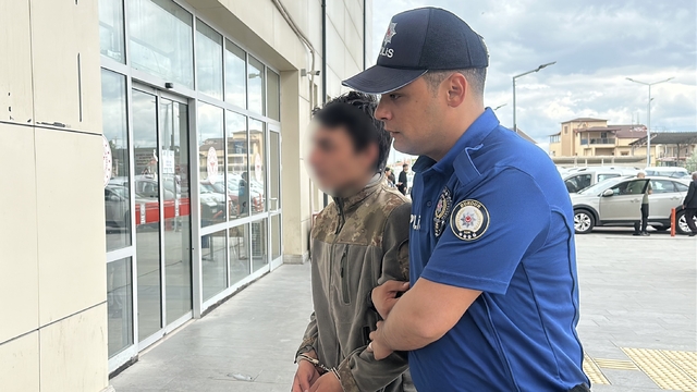 Geçtiğimiz hafta duraktan taksiyi çalmaya çalışıp yakalandı, bu sefer evini yaktı