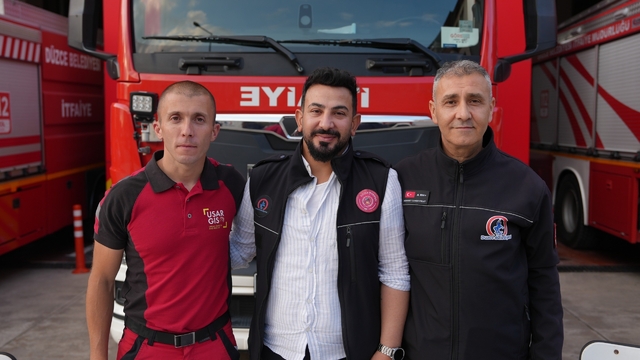 Enkaz altında kurulan kardeşlik
Fransız ekip ve Düzce İtfaiyesi, kurtardıkları depremzede ile 3 yıl sonra yan yana