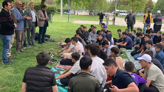 Kur'an kursu öğrencilerinden eğitime piknik molası