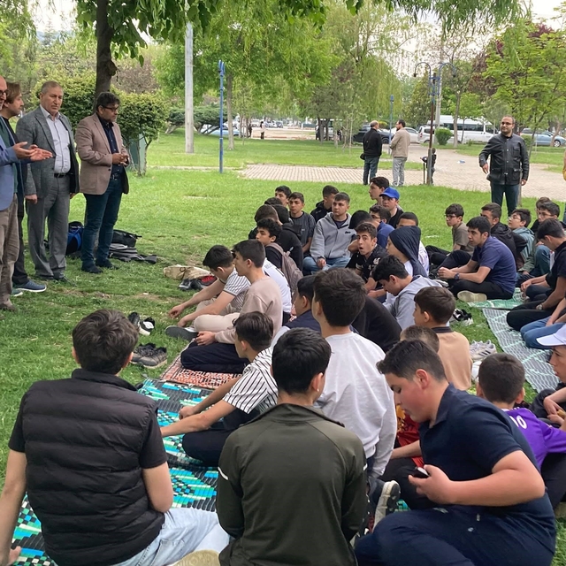 Kur'an kursu öğrencilerinden eğitime piknik molası