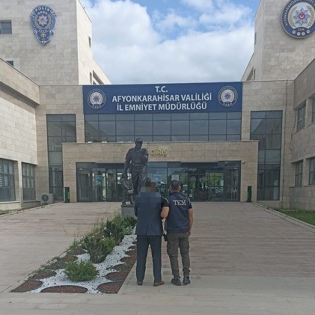 FETÖ'den 6 yıl 3 ay hapis cezasıyla aranan şahsı polis yakaladı