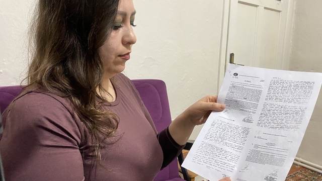 Eskişehir Büyükşehir Belediyesi'nde siyasi mobbing iddiası
EBB müzesinden işten çıkarılan Nagihan Gül:
"'Sen Tayyipçisin', 'Sen buraya ait değilsin' demeye başladılar"
"Cumhurbaşkanı Recep Tayyip Erdoğan'ın heykelinin yanında, fotoğraf çekmeyi öğretiyorlardı, o sırada uygunsuz hareket çektiler"
"'Demokrasiyle seçilmiş bir devletin Cumhurbaşkanı'na hakaret edemezsiniz' dedim"
"Daire Başkanı beni arayarak 'Sen Tayyipçi misin? Kalkıp onu korumak senin haddine mi düşmüş?' dedi"