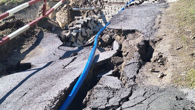 Büyükşehir, heyelan yaşanan Yeşilhisar Akköy Mahallesi'nde geoduvar yapımına başladı
