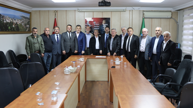 Karadeniz'de çay toplama ücretleri belirlendi