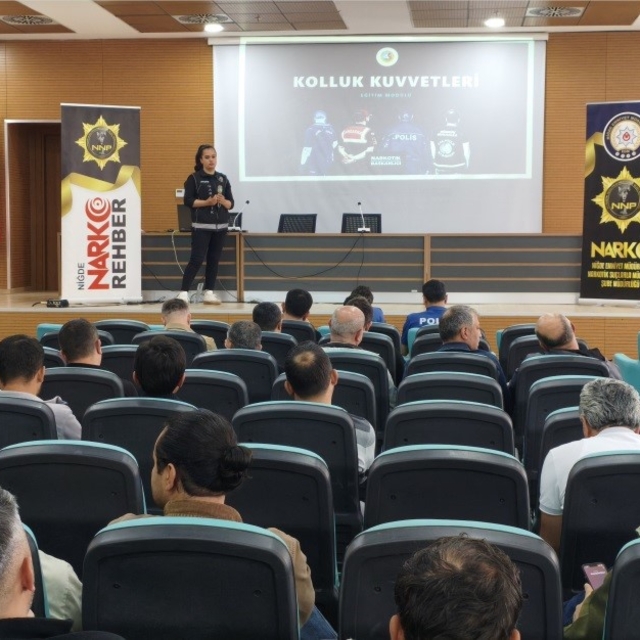 Niğde'de polisten narkotikle mücadelede bilgilendirme çalışmaları