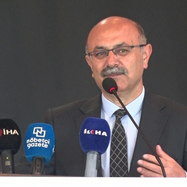 Bursa'da "Güncel Aile Sorunları Çalıştayı" gerçekleştirildi
"Aileyi hedef a...