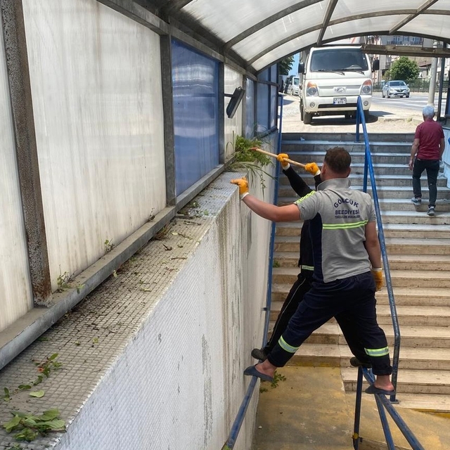 Gölcük'te bayram öncesi temizlik çalışması
